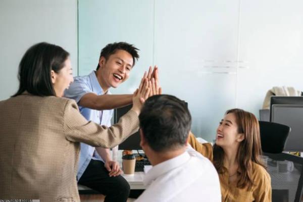 如何通过体育培训课程改善学员的体能水平